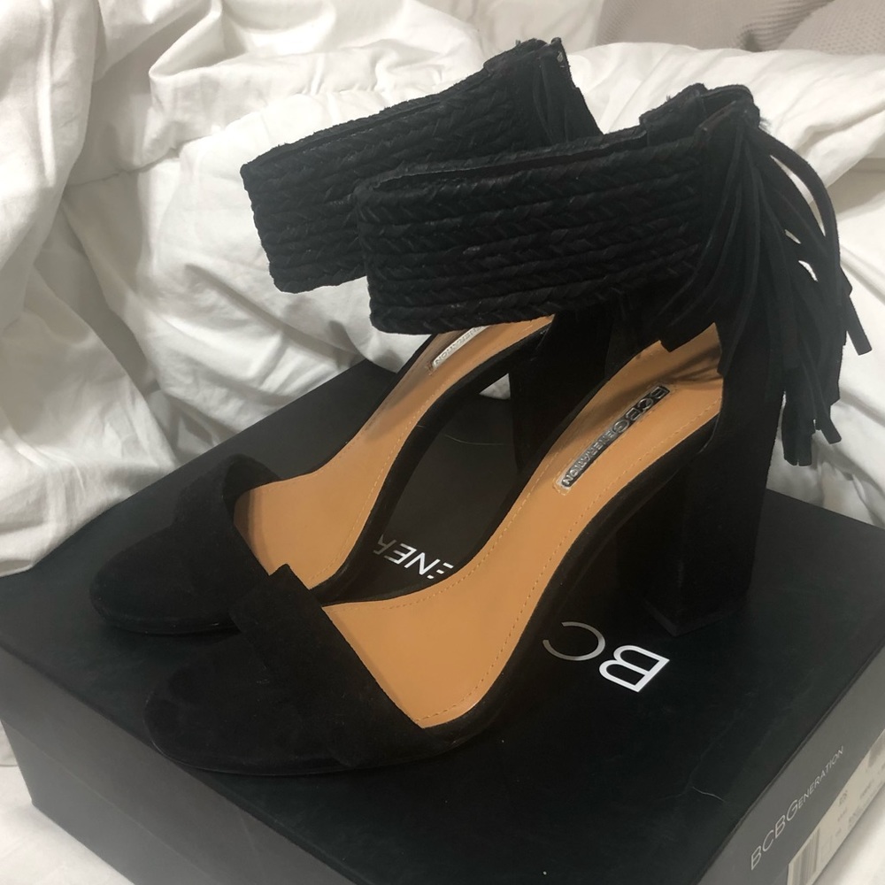 BCBG generation suede black heels